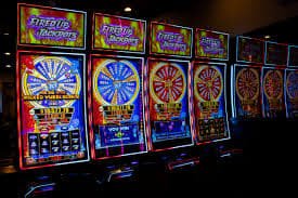 ganas slot Singapore Pools live-dealer interface showing draw schedule and numbered entry fields